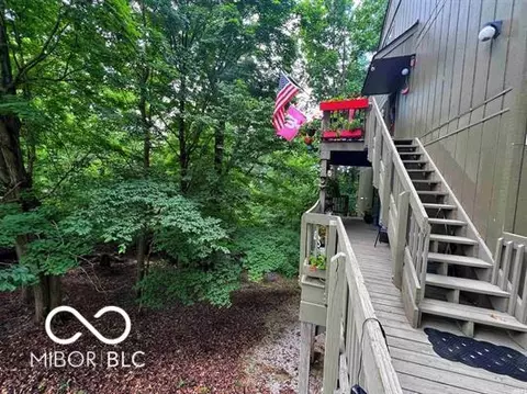 9406 S Lake Ridge Dr, Bloomington, IN 47401