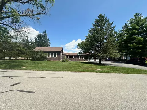 9012 W Evergreen Dr, Columbus, IN 47201