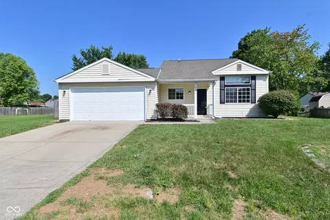 8454 Saxon Ct, Columbus, IN 47201