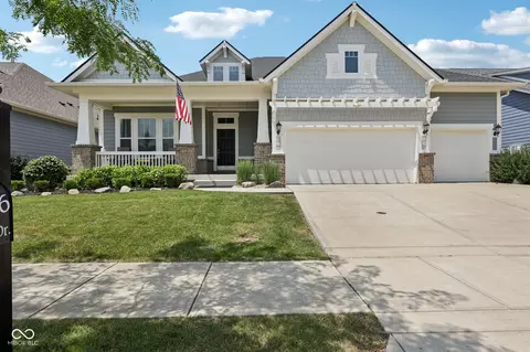 13696 Woodside Hollow Dr, Carmel, IN 46032