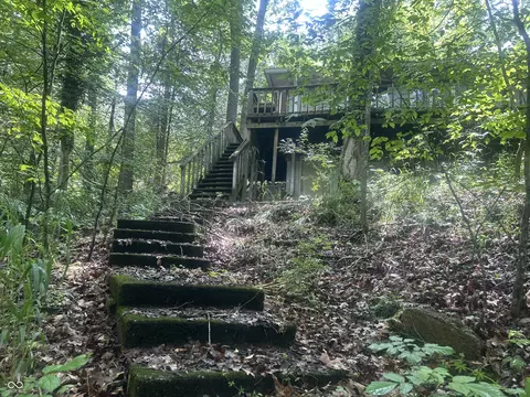 1589 W Shore Dr, Nashville, IN 47448