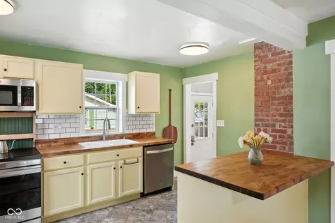 Kitchen - 412 E College Ave, Brownsburg, IN 46112 photo 3 of 4
