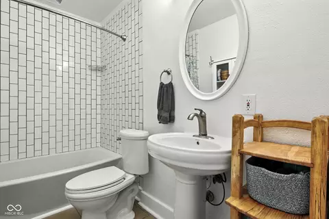 Bath - 412 E College Ave, Brownsburg, IN 46112 photo 1 of 1