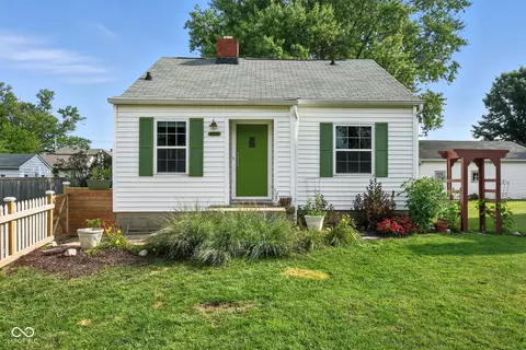 Exterior - 412 E College Ave, Brownsburg, IN 46112 photo 3 of 5