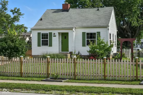 Exterior - 412 E College Ave, Brownsburg, IN 46112 photo 2 of 5