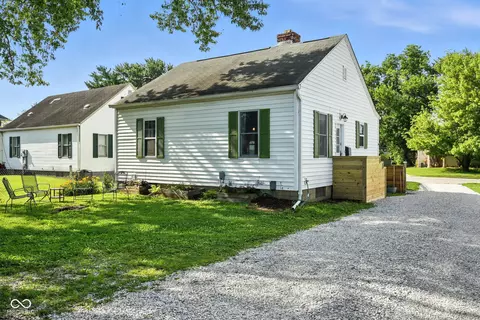 Exterior - 412 E College Ave, Brownsburg, IN 46112 photo 4 of 5