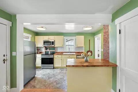 Kitchen - 412 E College Ave, Brownsburg, IN 46112 photo 1 of 4