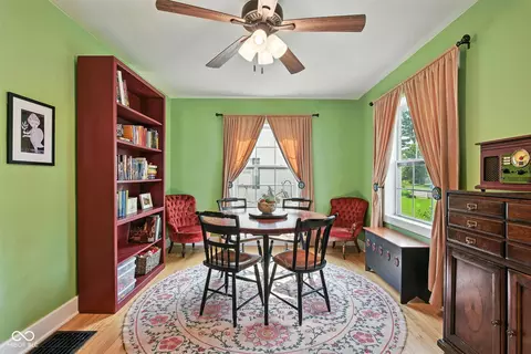 Dining - 412 E College Ave, Brownsburg, IN 46112 photo 2 of 3