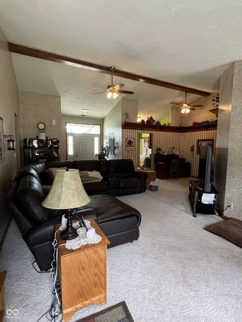 Living - 904 Jonathan Dr, Plainfield, IN 46168 photo 5 of 7
