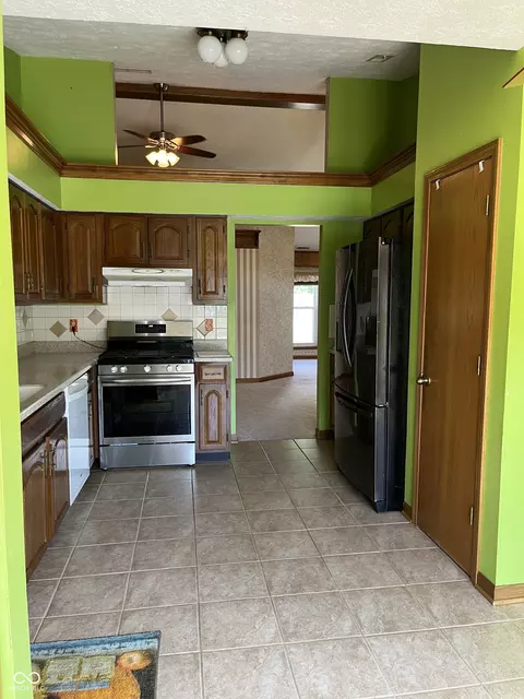 Kitchen - 904 Jonathan Dr, Plainfield, IN 46168 photo 5 of 5