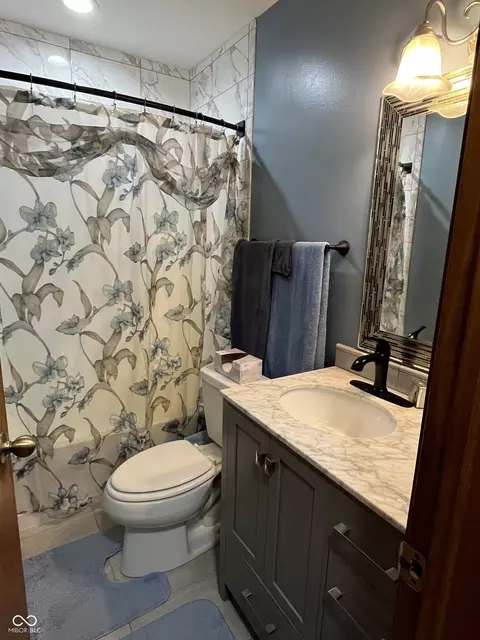 Bath - 904 Jonathan Dr, Plainfield, IN 46168 photo 3 of 4
