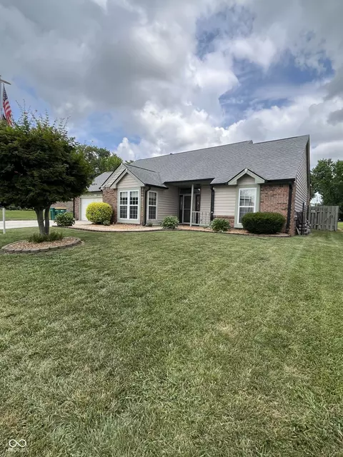 Exterior - 904 Jonathan Dr, Plainfield, IN 46168 photo 2 of 7