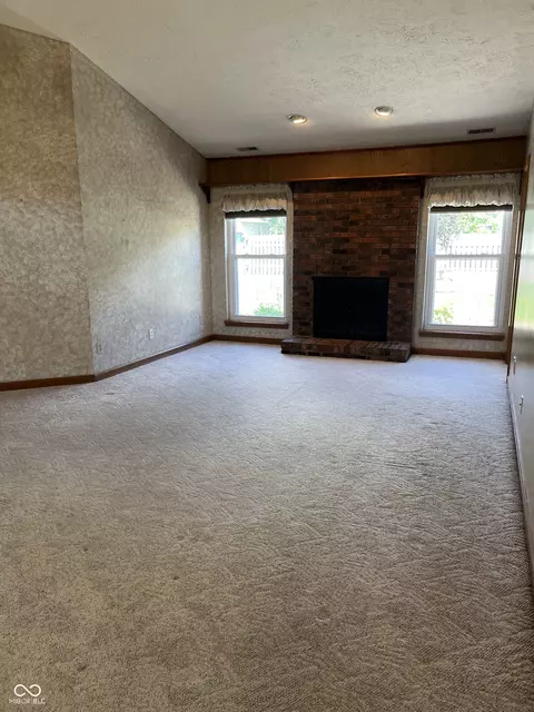 Living - 904 Jonathan Dr, Plainfield, IN 46168 photo 4 of 7