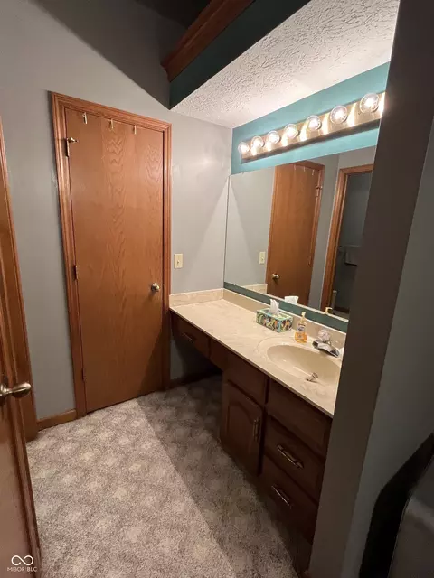 Bath - 904 Jonathan Dr, Plainfield, IN 46168 photo 1 of 4