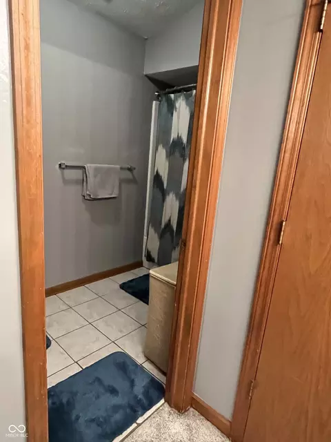 Bath - 904 Jonathan Dr, Plainfield, IN 46168 photo 2 of 4