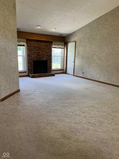 Living - 904 Jonathan Dr, Plainfield, IN 46168 photo 1 of 7
