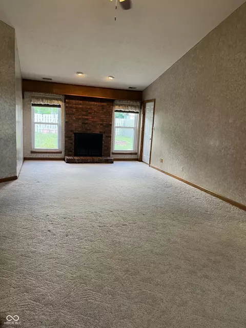 Living - 904 Jonathan Dr, Plainfield, IN 46168 photo 3 of 7