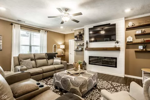 Living - 9853 Olympic Blvd, Pendleton, IN 46064 photo 2 of 3