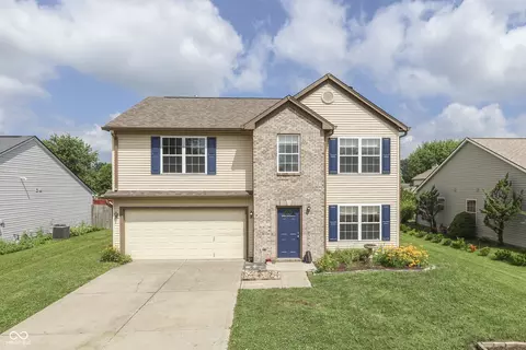 912 Lionshead Ln, Greenwood, IN 46143