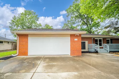 940 S Westchester Park Dr, Yorktown, IN 47396