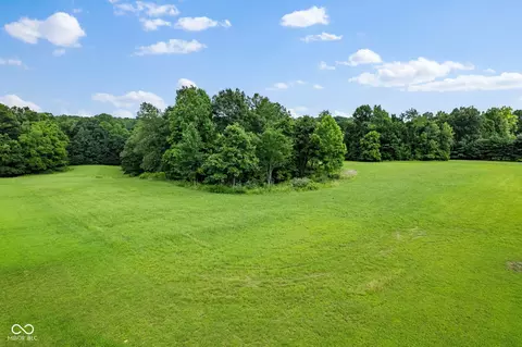 3039 Falcon Crest Dr, Martinsville, IN 46151