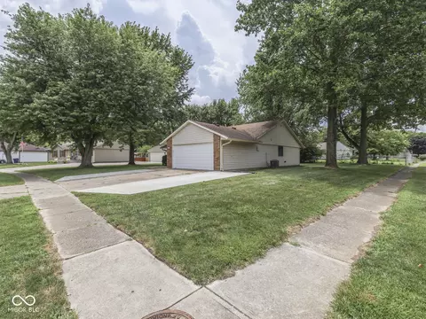 40 Village Rd, Bargersville, IN 46106