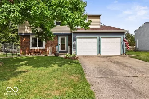 605 Brentwood Dr E, Plainfield, IN 46168