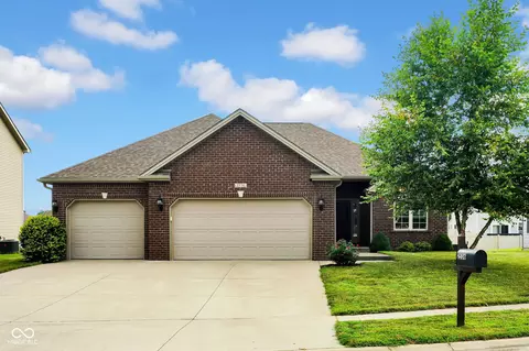 2536 Daffodil Ct E, Columbus, IN 47201