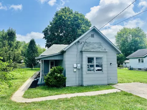 8110 S Edwards Ave, Daleville, IN 47334