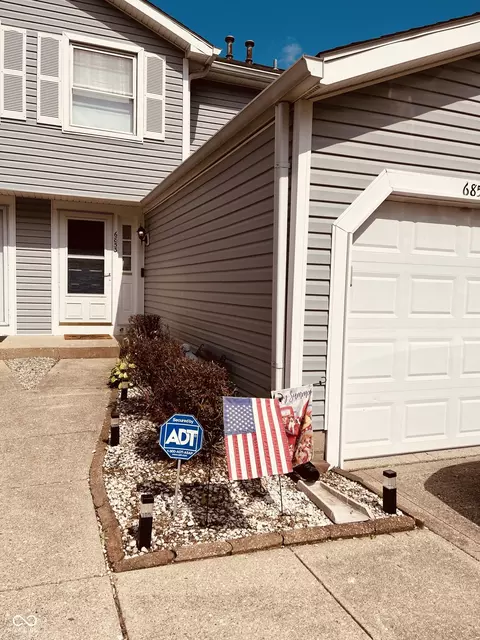 6853 Cross Key Dr, Indianapolis, IN 46268