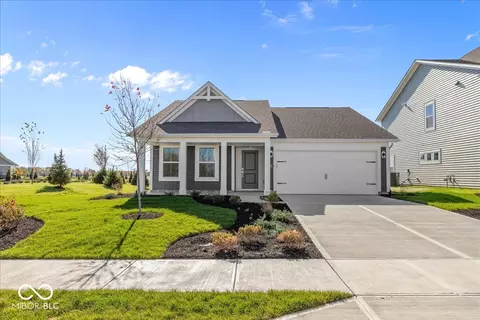 735 Oakleaf Dr, Greenfield, IN 46140