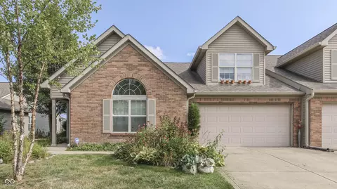 1447 Hamilton Dr, Greenwood, IN 46143