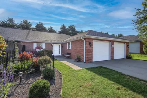 7005 S Stratton Ct, Columbus, IN 47203