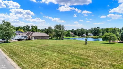 2649 E Fairway Village Dr, Greenfield, IN 46140