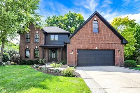 588 Walnut Woods Dr, Greenwood, IN 46142