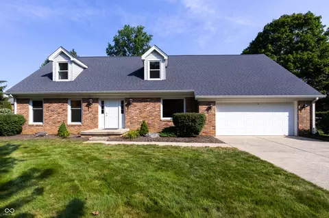 1036 Goldfinch Rd, Columbus, IN 47203