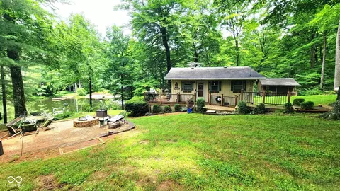 2246 E South Shore Dr, Morgantown, IN 46160