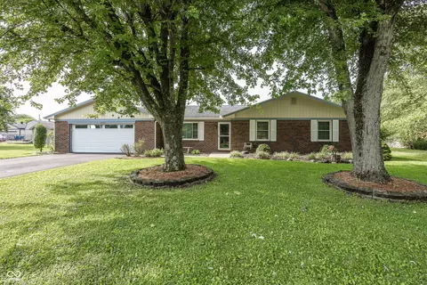 2009 Anita Ln, Greenfield, IN 46140