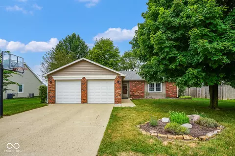 196 Spring Meadow Ln, Greenwood, IN 46143