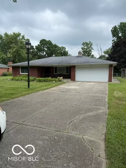5511 Broadmoor Plz, Indianapolis, IN 46228