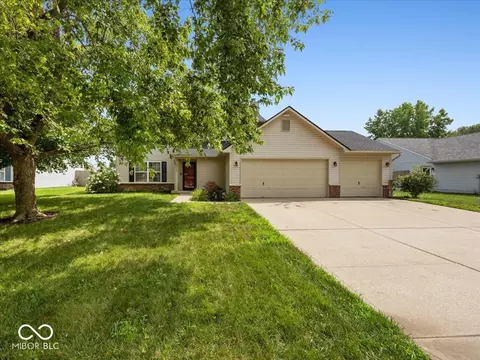 2145 Fiesbeck Ct, Columbus, IN 47201