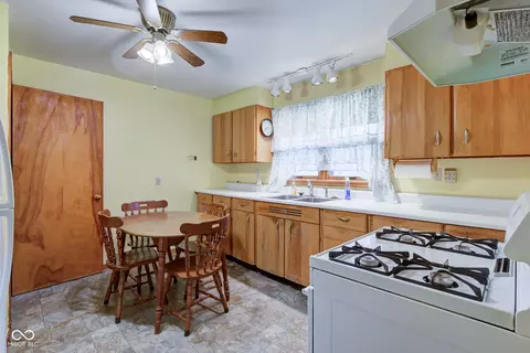 206 Davis St, Windfall, IN 46076 photo 14