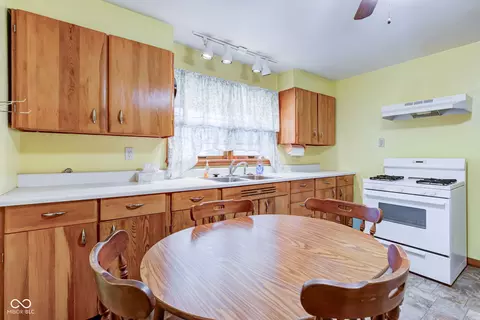 206 Davis St, Windfall, IN 46076 photo 13