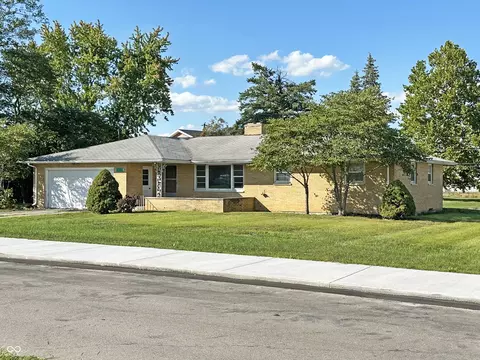 13715 North St, Grabill, IN 46741