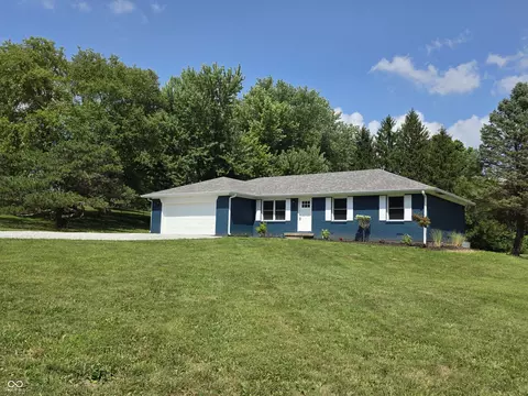 12087 N Cedarwood Dr, Mooresville, IN 46158