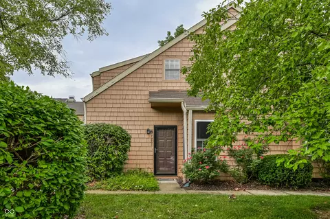 7222 Harbour Isle, Indianapolis, IN 46240