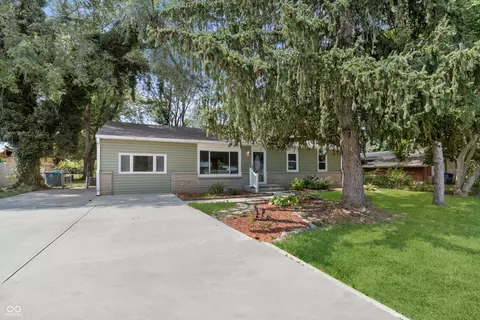 341 Lakeview Dr, Noblesville, IN 46060