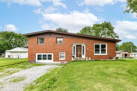 2420 E 40th St, Anderson, IN 46013