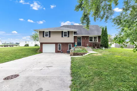 4721 W Randy Rd, Edinburgh, IN 46124