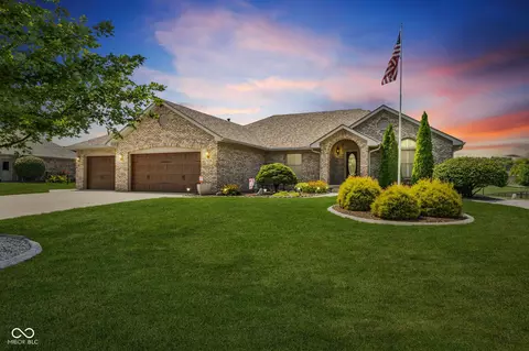 3376 S Applegate Dr, New Palestine, IN 46163